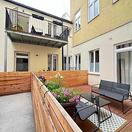 The 15\'S Apartments